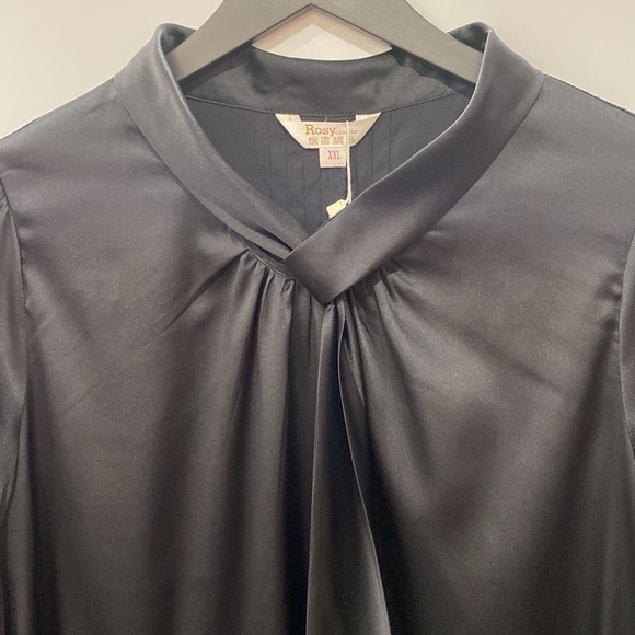 **NWT ** Silk Blouse With Tie-Neck 3/4 Sleeves - Picture 5 of 16